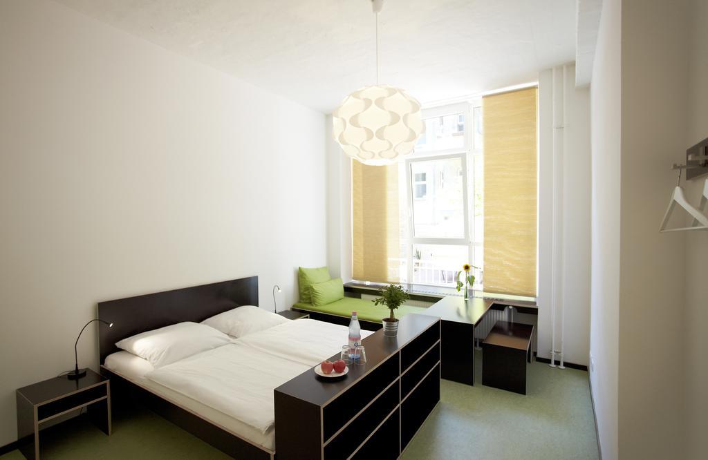 Huettenpalast Berlin Room photo